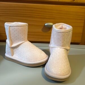 Toddler Pink fur lined boots.